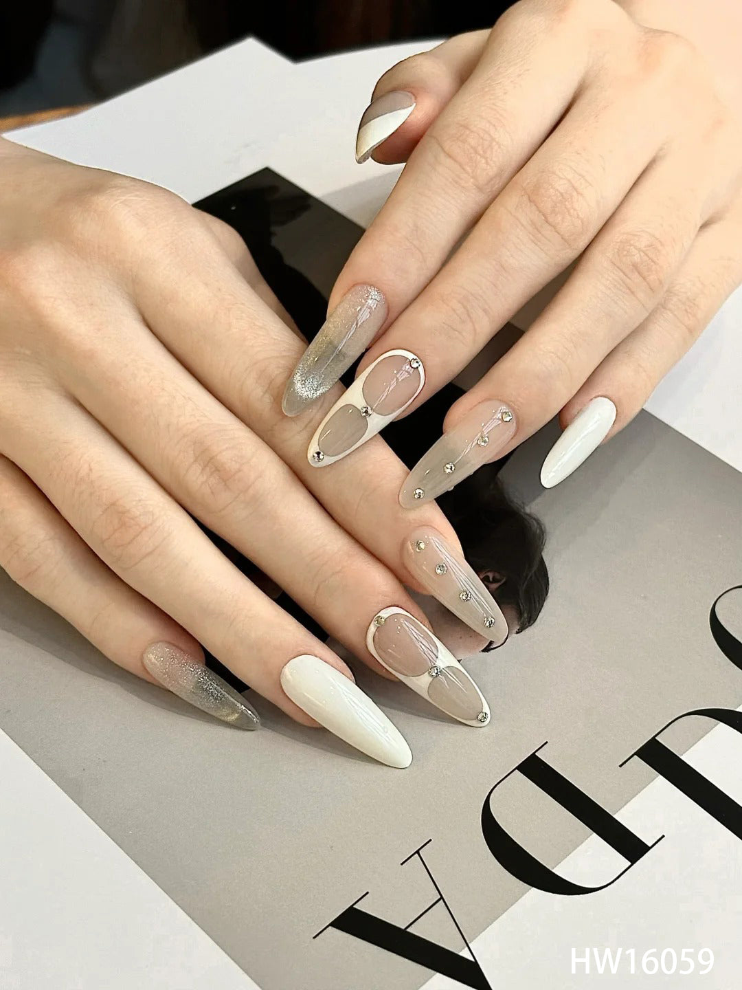 White crystal HW16059
