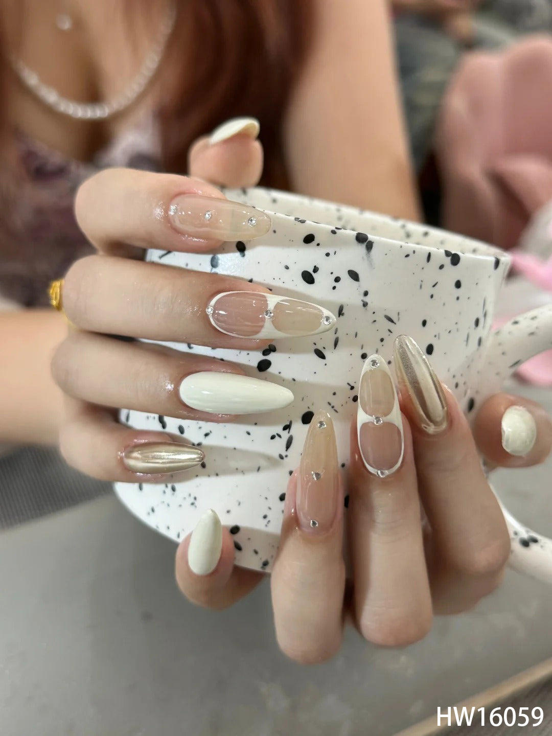 White crystal HW16059