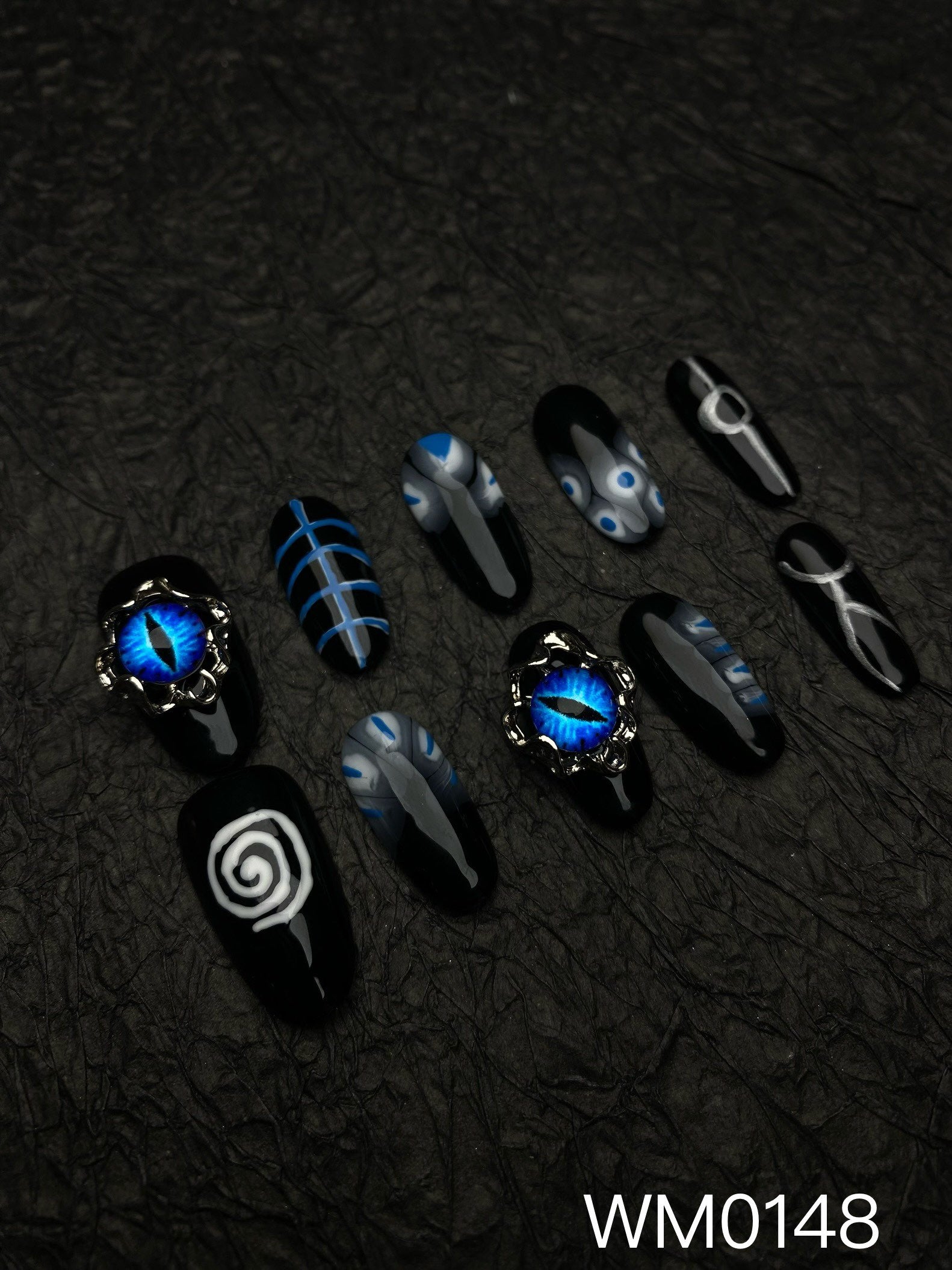Medium/ Blue eyes