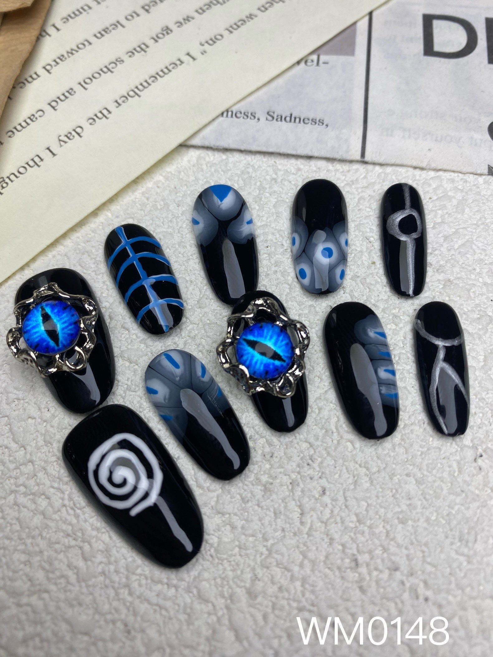 Medium/ Blue eyes