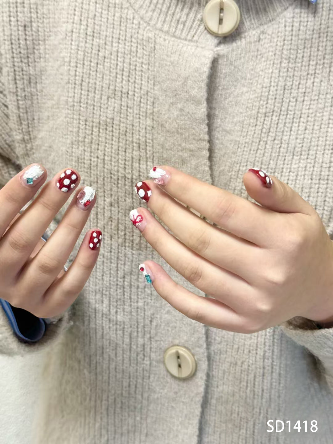 Crimson Dots Nails SD1418