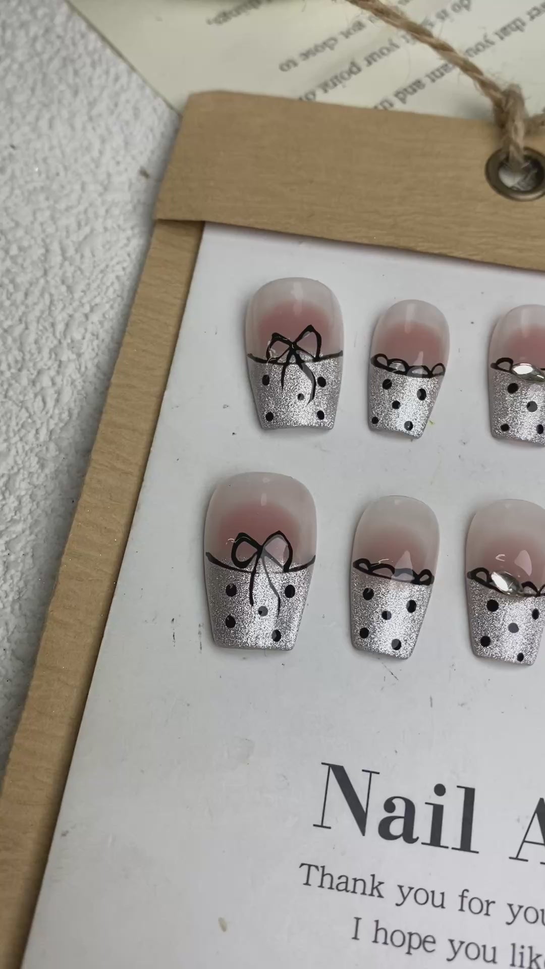 Medium/ Black dot